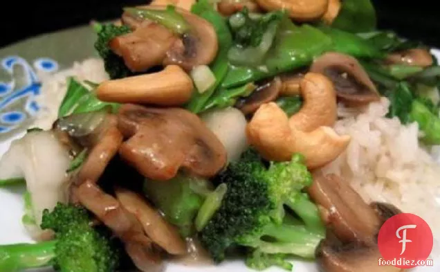 Broccoli Cashew Stir-Fry