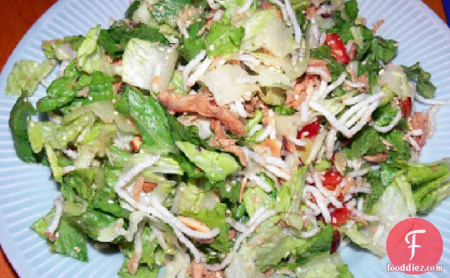 गर्म चीनी चिकन सलाद