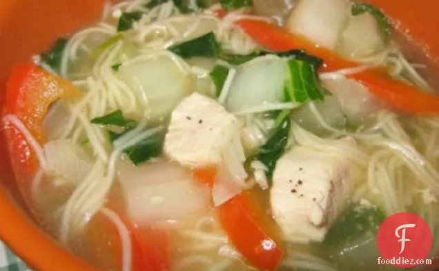 पांच-मसाला चिकन नूडल सूप
