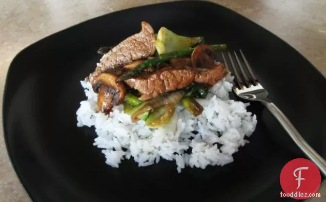 Stir-Fried Beef With Mushrooms and Asparagus