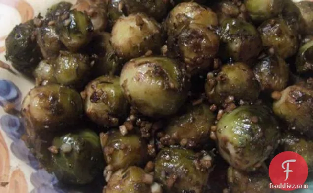 भुना हुआ ब्रसेल्स स्प्राउट्स और लहसुन