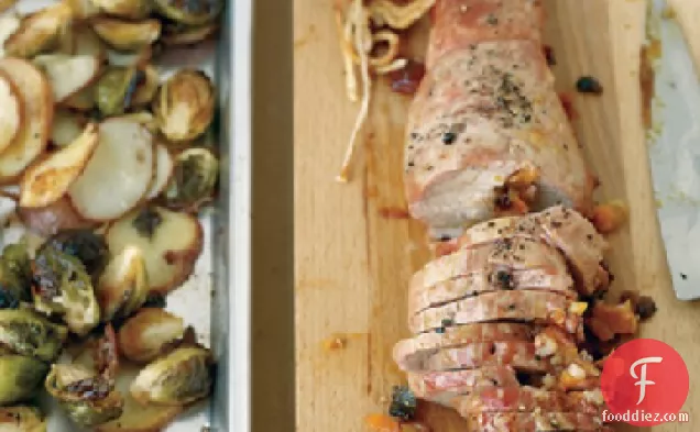 खुबानी-आलू और ब्रसेल्स स्प्राउट्स के साथ भरवां पोर्क