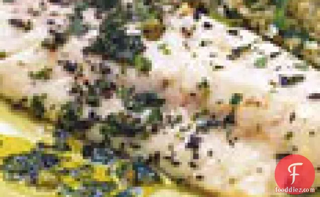 साल्सा वर्डे के साथ हर्ब-भुना हुआ समुद्री बास