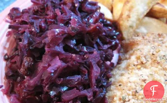 Red Cabbage Salad With Apples, Raisins & Honey Dressing