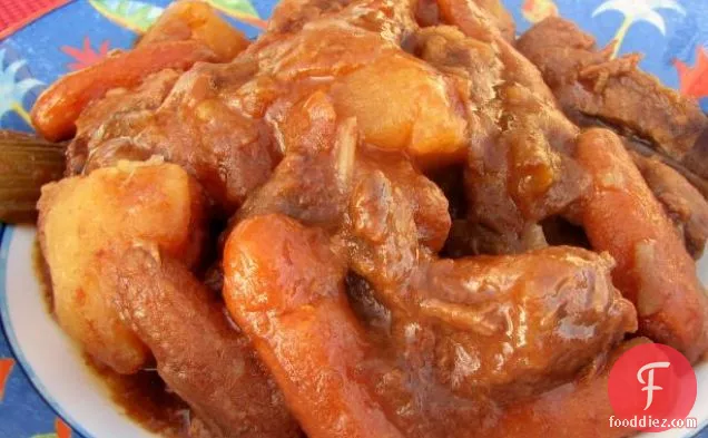 धीमी गति से पका हुआ बीफ रोस्ट