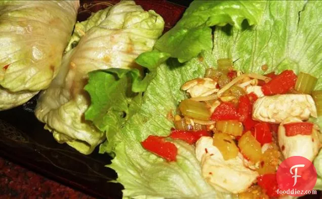 लेट्यूस बंडलों (एकल खाना पकाने) में सिचुआन चिकन (या टोफू)