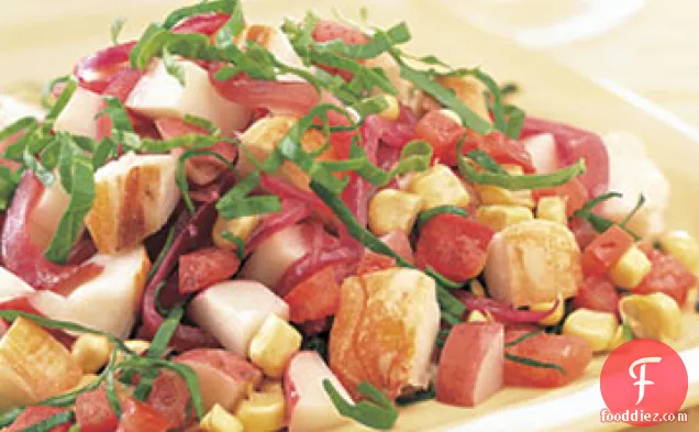 गर्मियों की सब्जियों के साथ लॉबस्टर सलाद