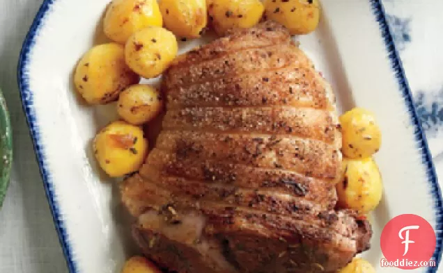 नींबू और मेंहदी आलू के साथ भुना हुआ मसालेदार भेड़ का बच्चा