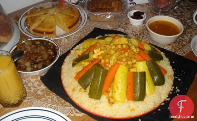 मांस और सब्जियों के साथ मोरक्को रमजान कूसकूस