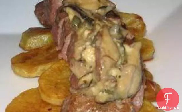 मेपल शेवर शिटेक सॉस के साथ लैम्ब लेग स्टेक