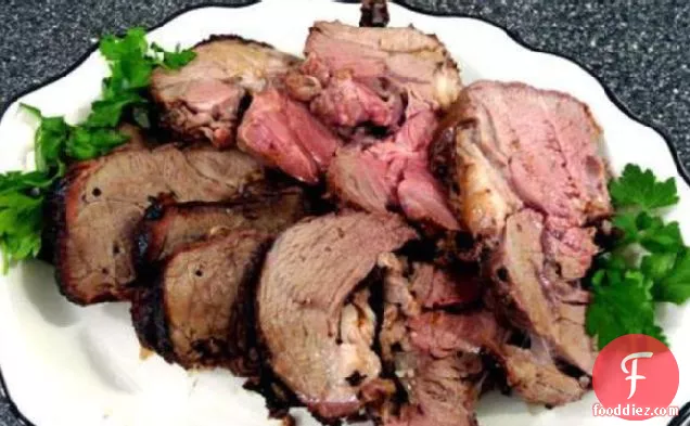 बारबेक्यू किया हुआ भेड़ का बच्चा