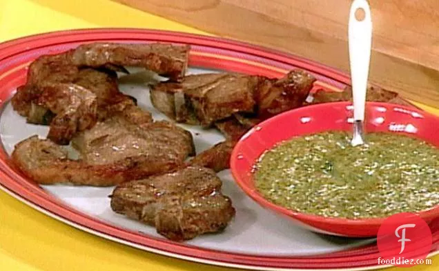 पुदीना और सरसों की सूई की चटनी के साथ मेम्ने चॉप