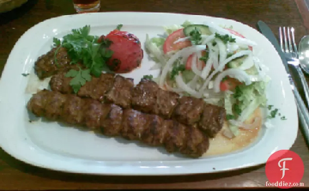 हनी ग्लेज़ेड मेमने कबाब