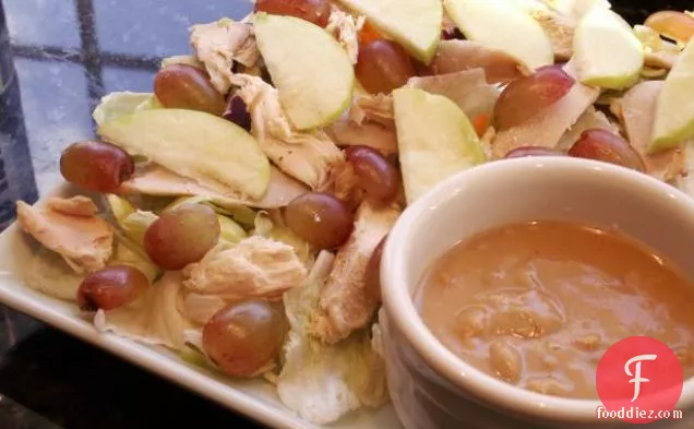 ओर्ज़ो और काली आंखों वाले मटर के साथ ग्रीक सलाद