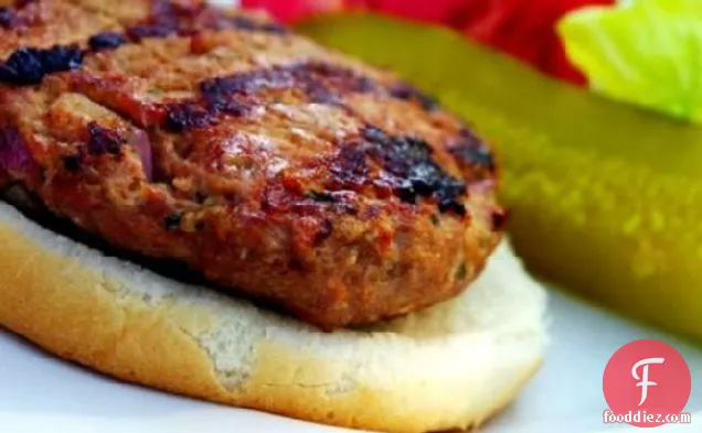 स्मोक्ड चेडर के साथ एवोकैडो रैंच बर्गर