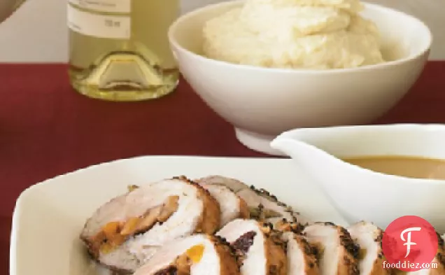 सूखे फल और शाहबलूत भराई के साथ पोर्क लोई