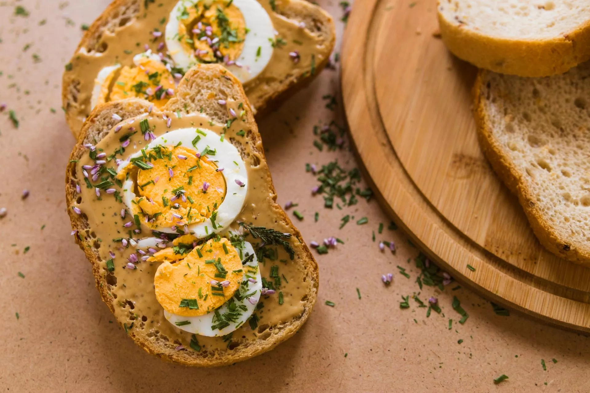 अंडे के साथ 19 आसान नाश्ते के विचार
